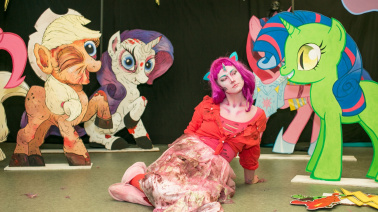 NIX Halloween; Zombie-pony attack